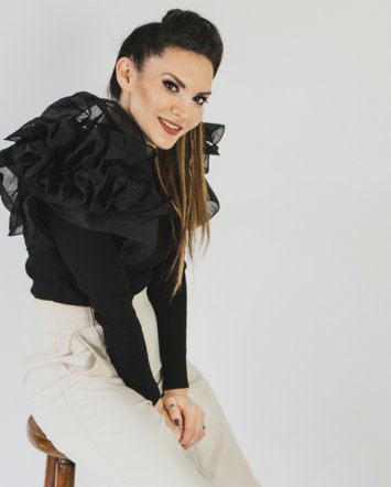 Małgorzata Oliwia Sobczak - Nie wiadomo, co kryje się w pomruku fal